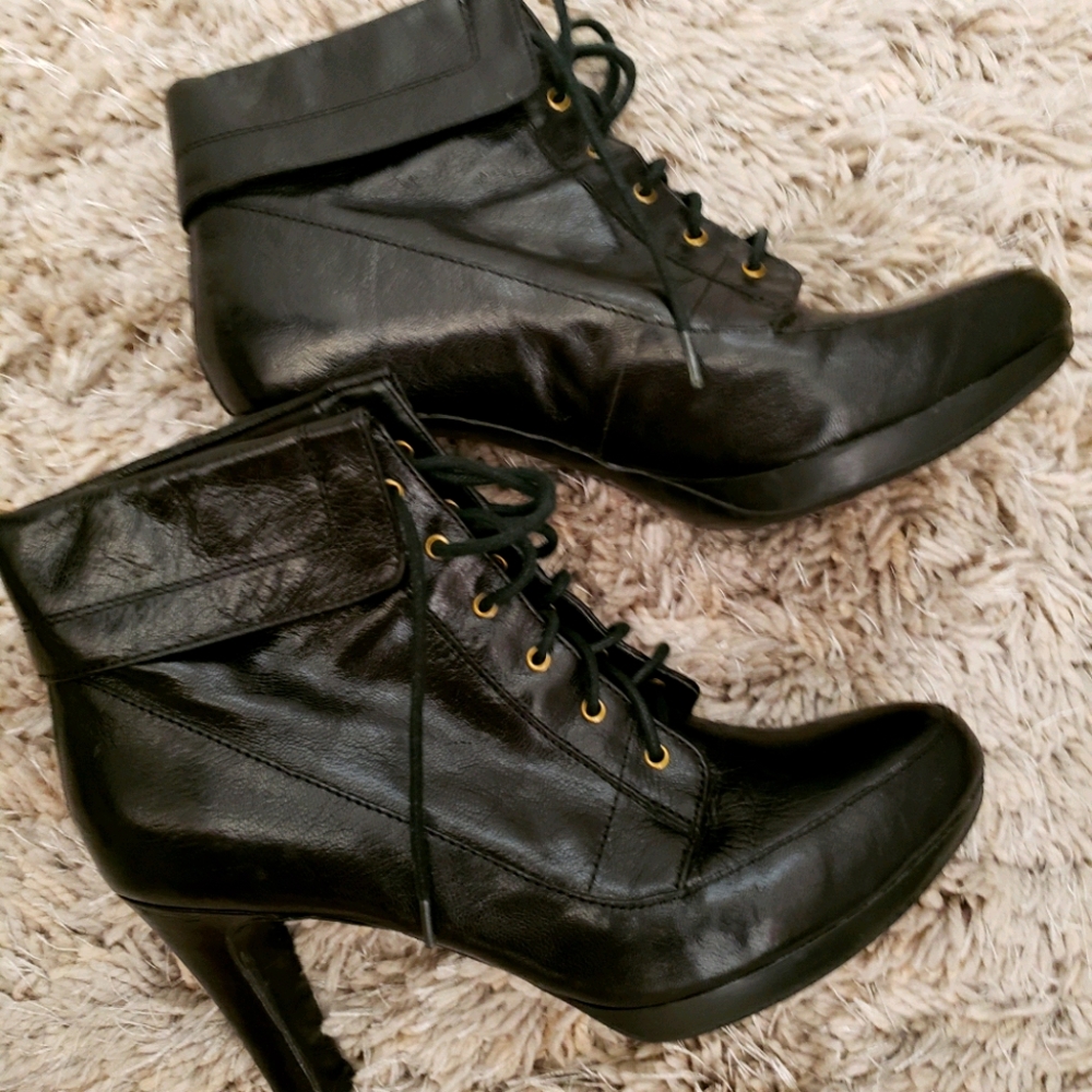 Naturalizer boots size 8